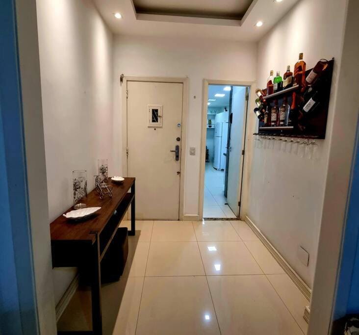 Apartamento em copacabana a 100 metros da praia Apartment in Rio de Janeiro