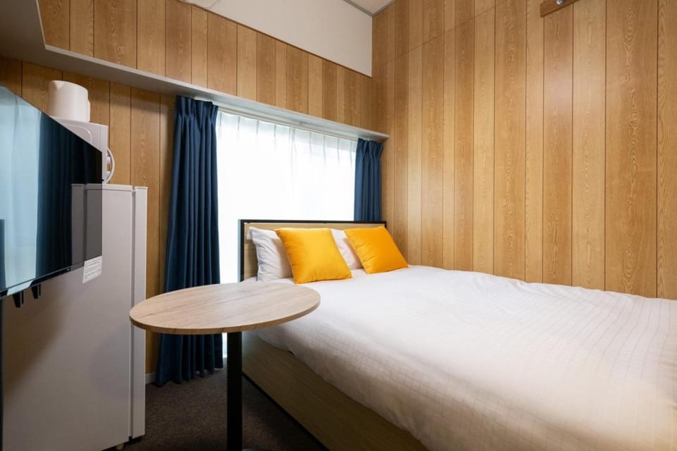 Bed, TV and multimedia, Bedroom