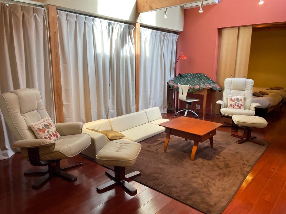 Living room, Seating area