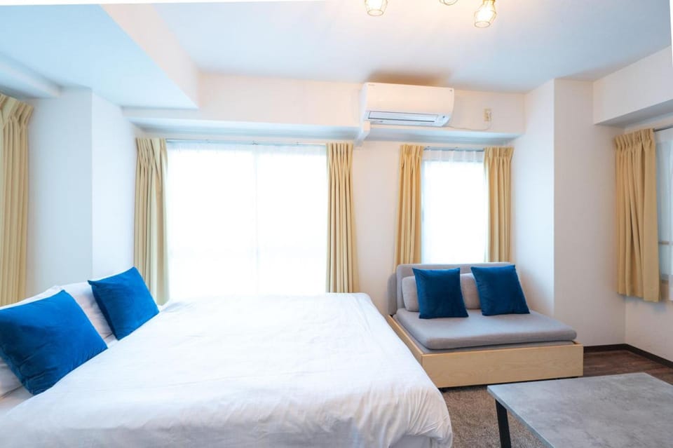 Bed, Seating area, Bedroom, air conditioner