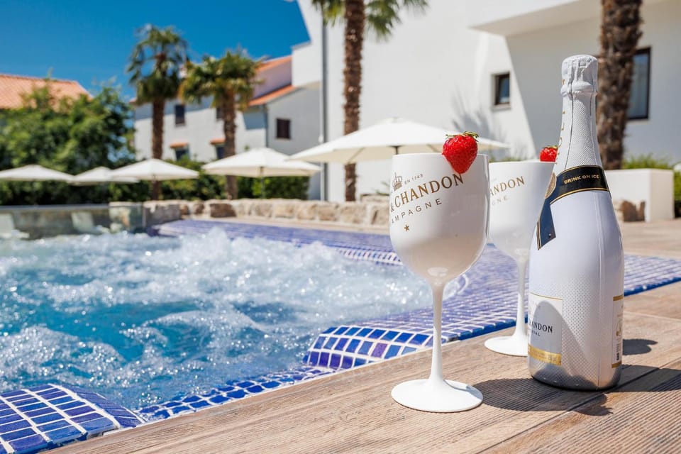 Day, Swimming pool