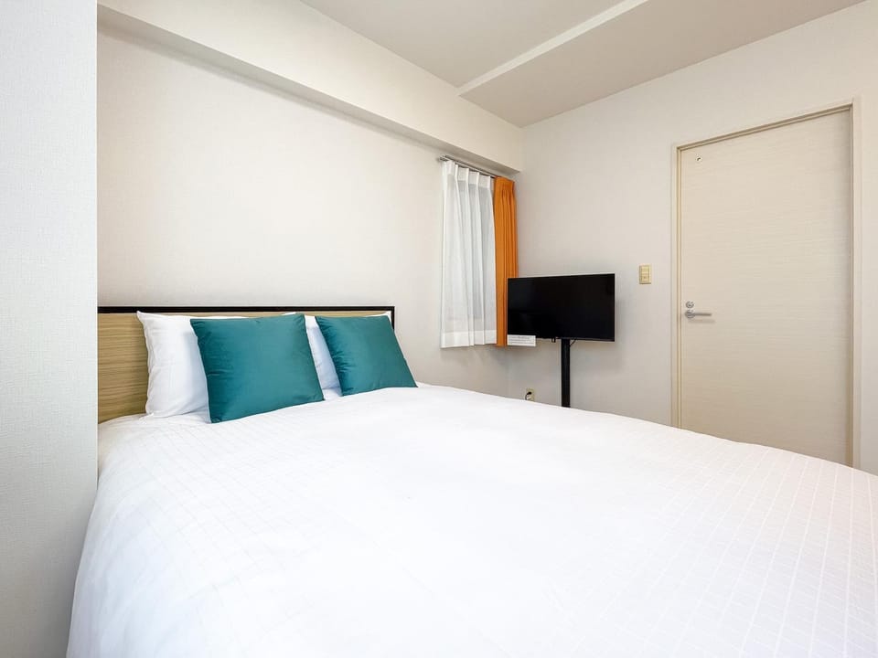 Bed, Living room