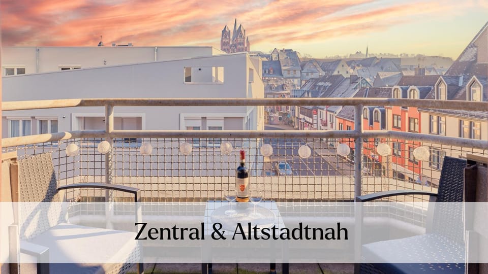 View (from property/room), View (from property/room), Balcony/Terrace, Balcony/Terrace, Seating area, City view, City view, Landmark view, Landmark view