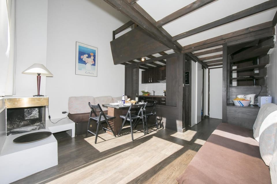 Kitchen or kitchenette, Living room