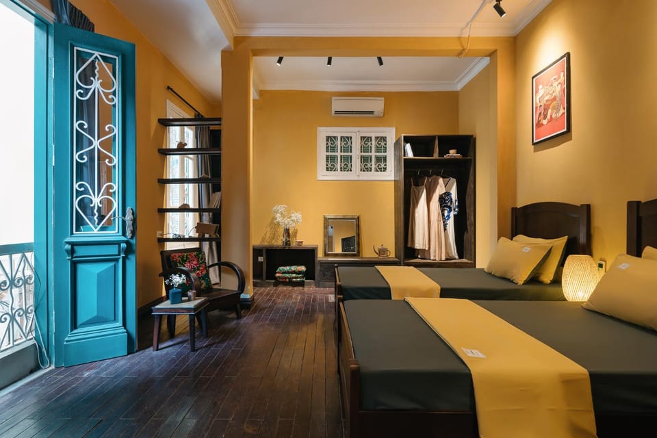 Bed, Photo of the whole room, Seating area, Bedroom