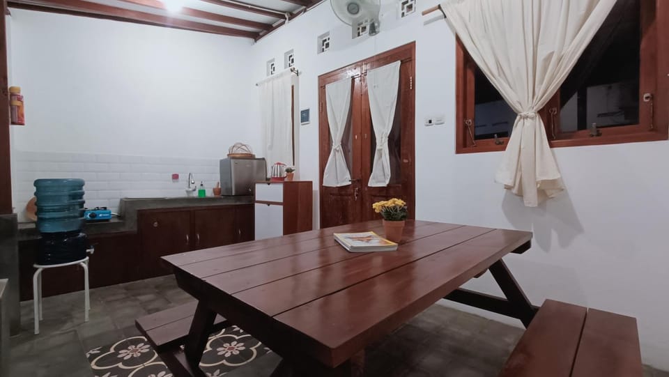 Dining area, kitchen