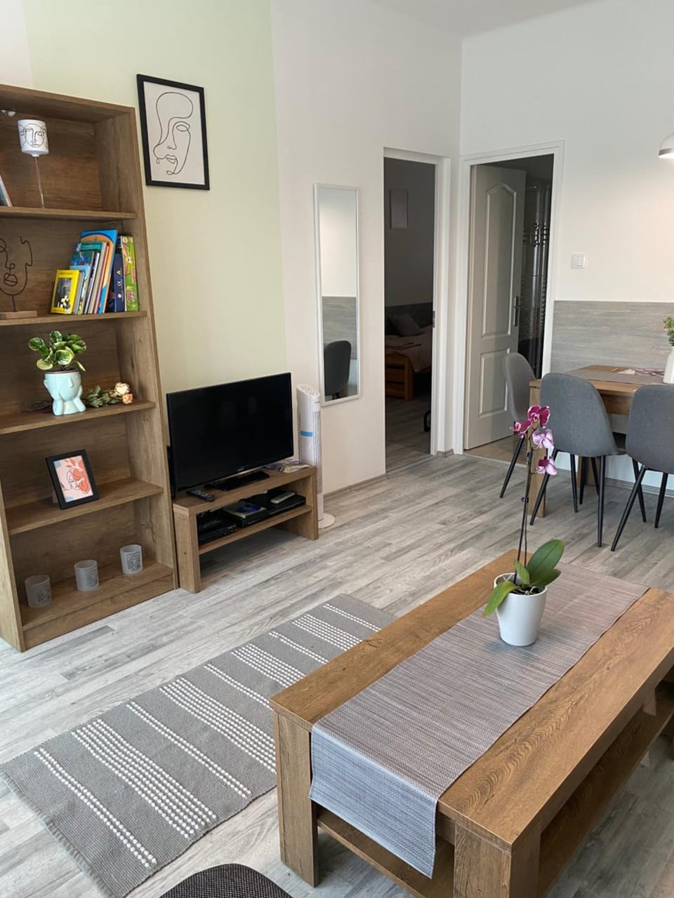 Communal lounge/ TV room, Living room