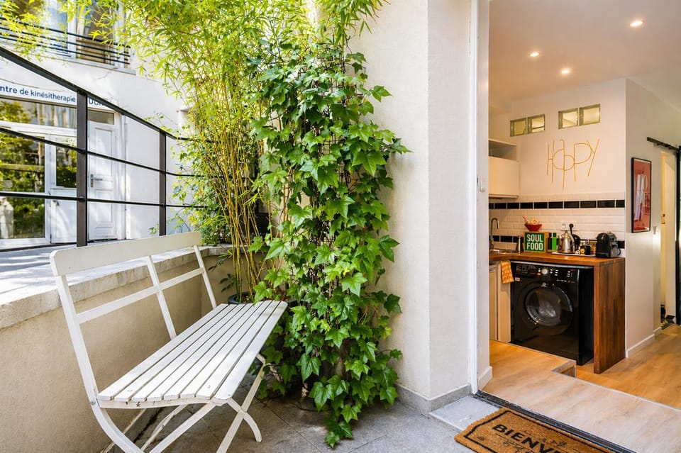 Patio, Day, Garden, Kitchen or kitchenette, Dining area, Garden view, stove