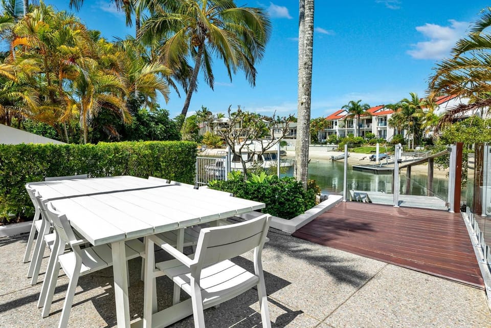 14 Cooran Court House in Noosa Heads