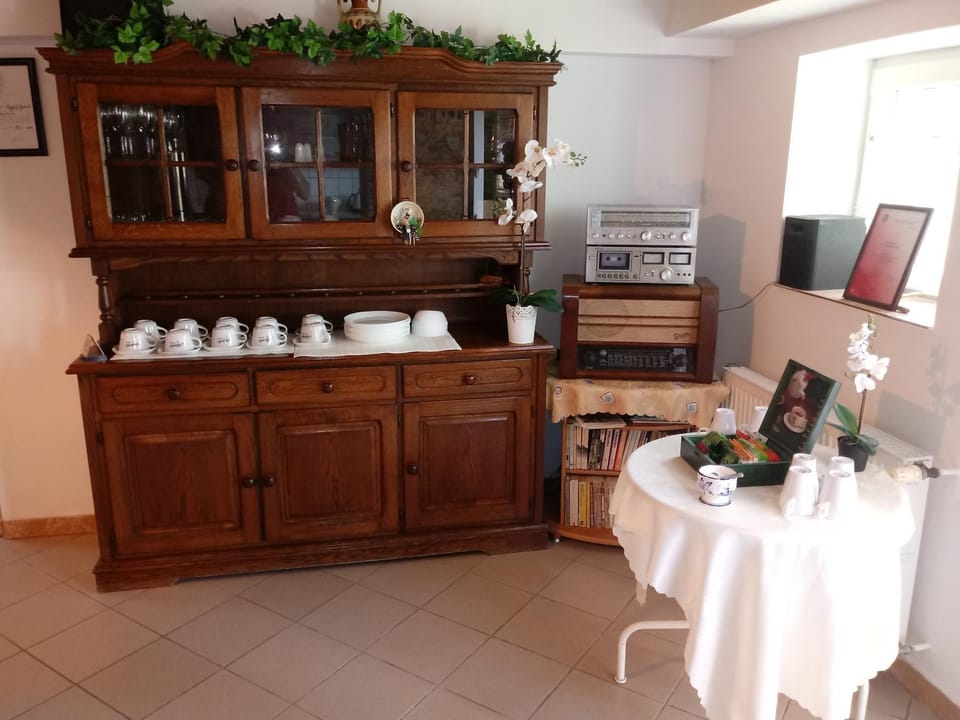 Buffet breakfast, Buffet breakfast