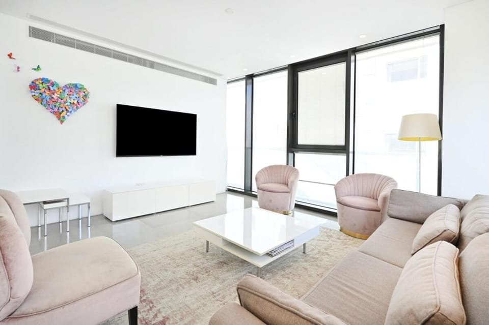 Modern Beachfront Haven 3BR by HolyGuest Apartment in Tel Aviv-Yafo