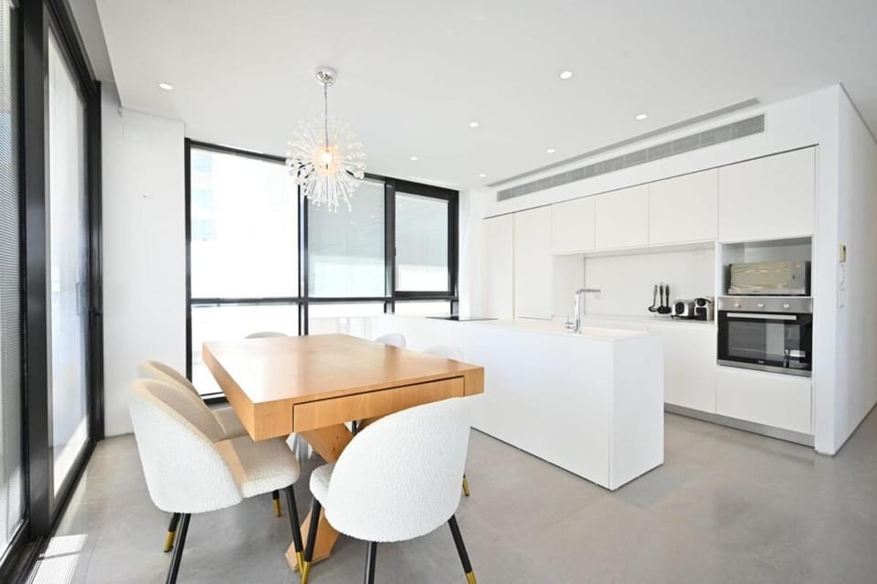 Modern Beachfront Haven 3BR by HolyGuest Apartment in Tel Aviv-Yafo