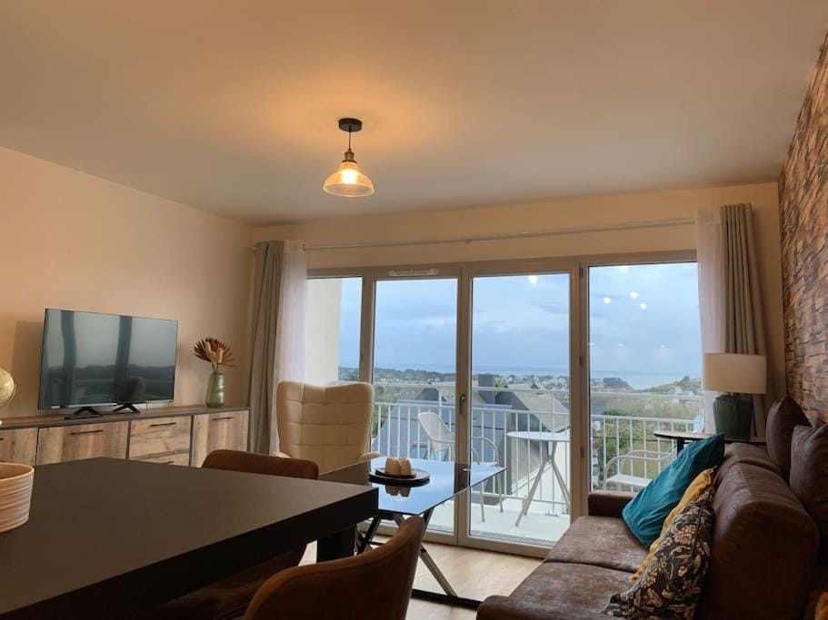 Communal lounge/ TV room, Balcony/Terrace, Dining area