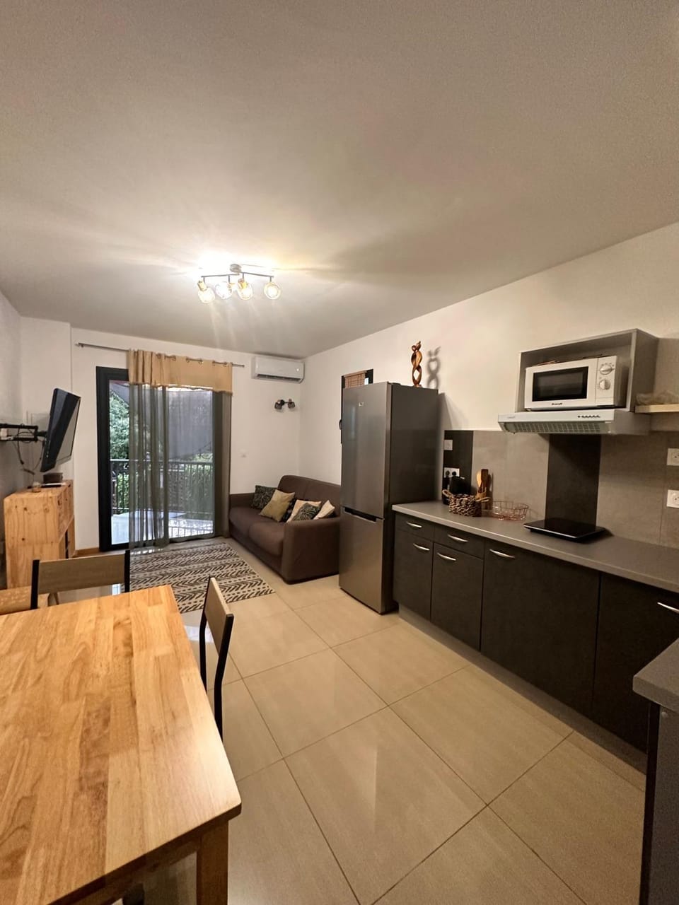 Living room, Dining area, minibar, stove