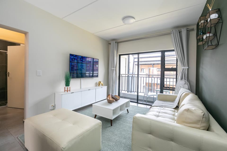 Modern 2 bed apartment, Secure estate Apartment in Sandton