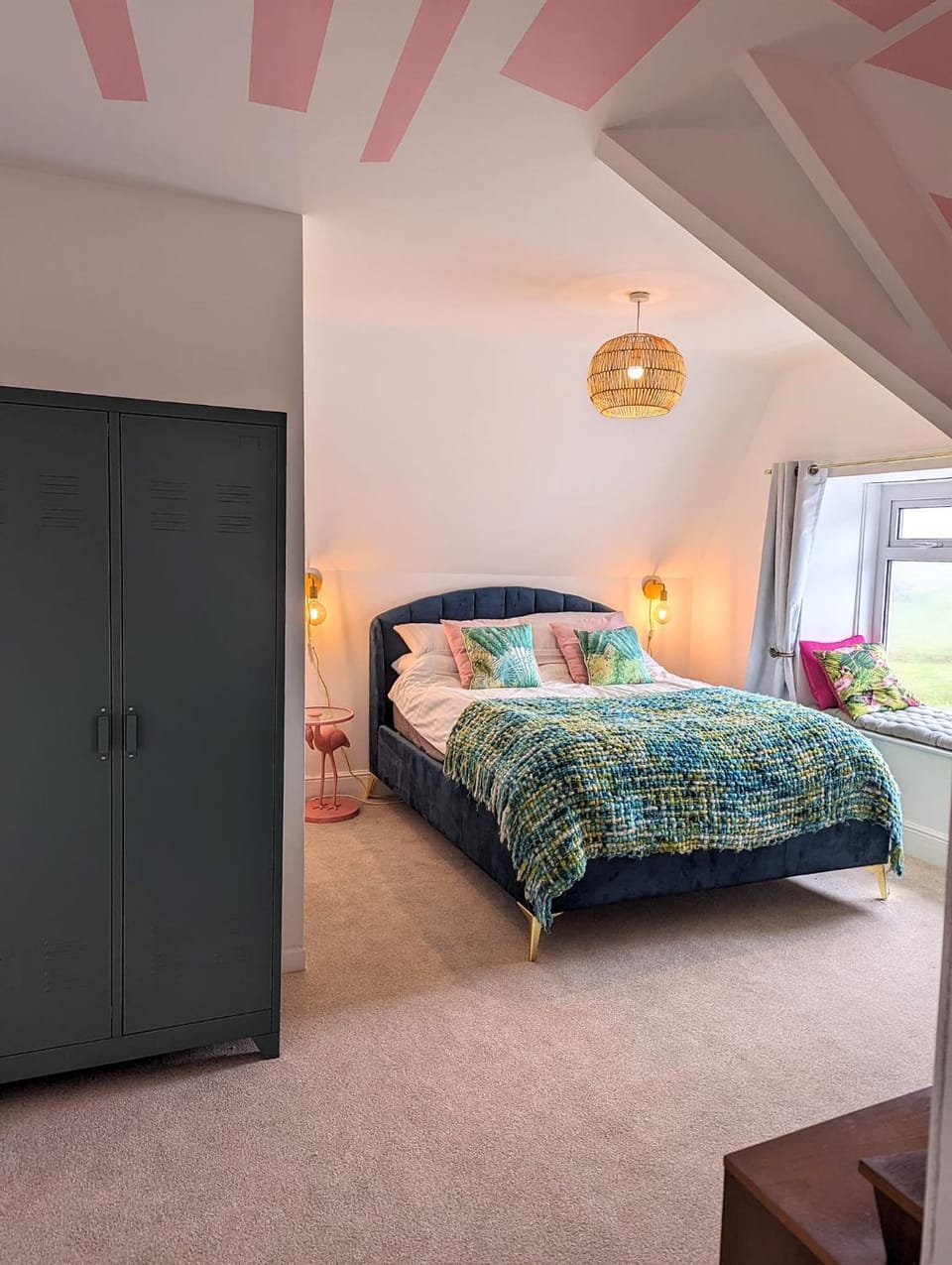 Bed, Photo of the whole room, wardrobe