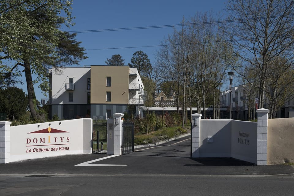 Property building, Day
