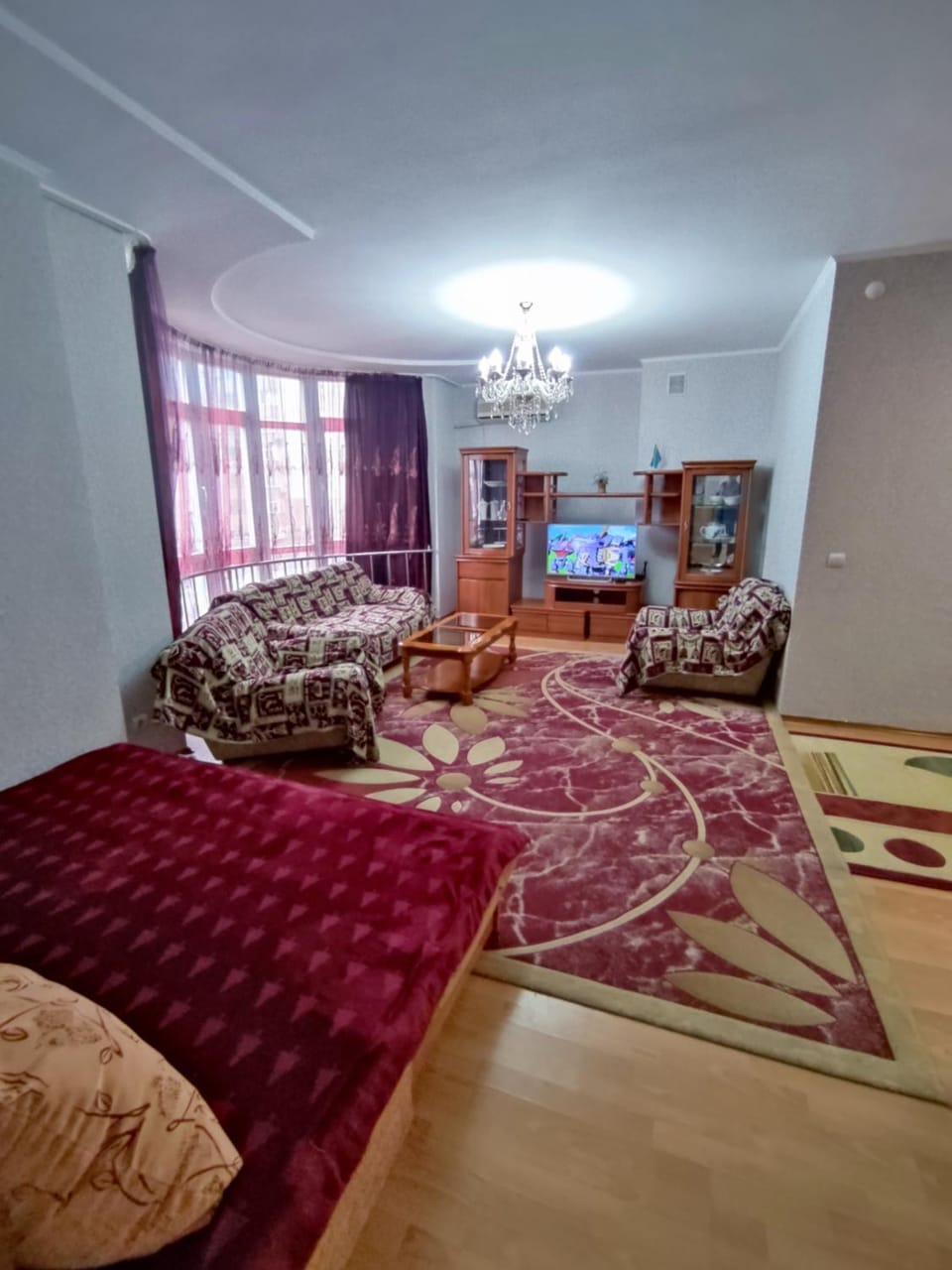 Photo of the whole room, Seating area