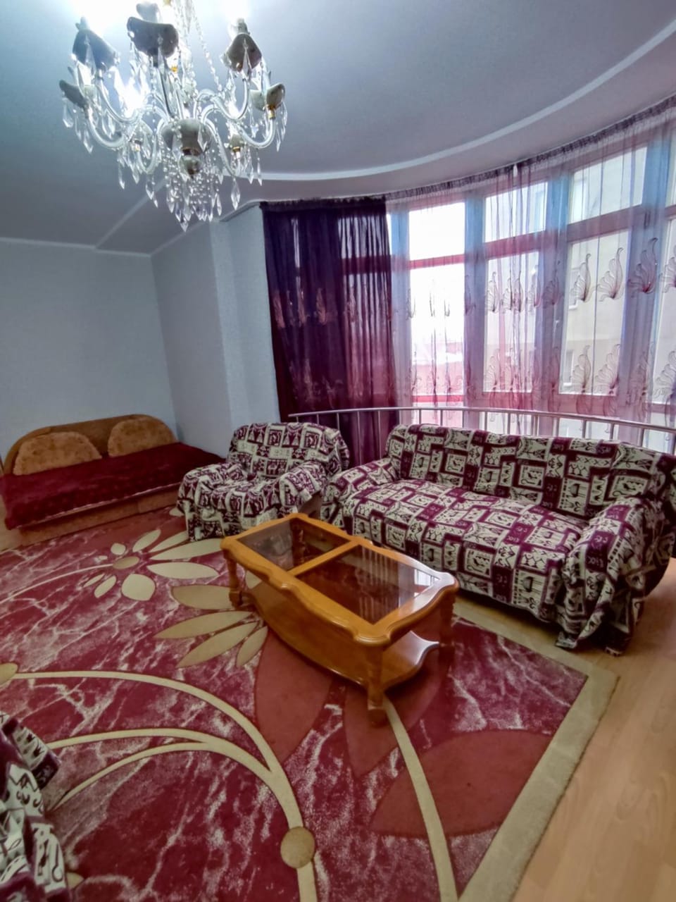 Photo of the whole room, Seating area
