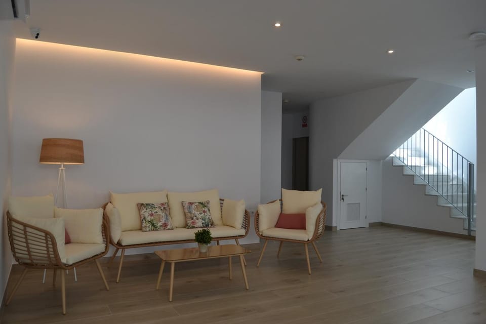 Communal lounge/ TV room, Living room, Lobby or reception