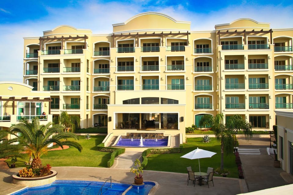 Facade/entrance, Bird's eye view