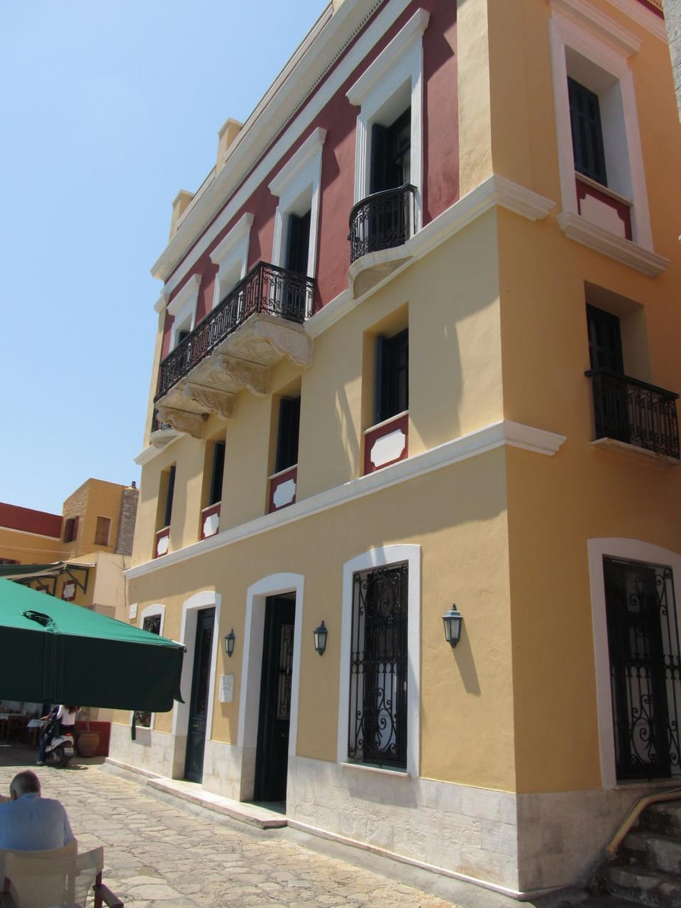 Facade/entrance
