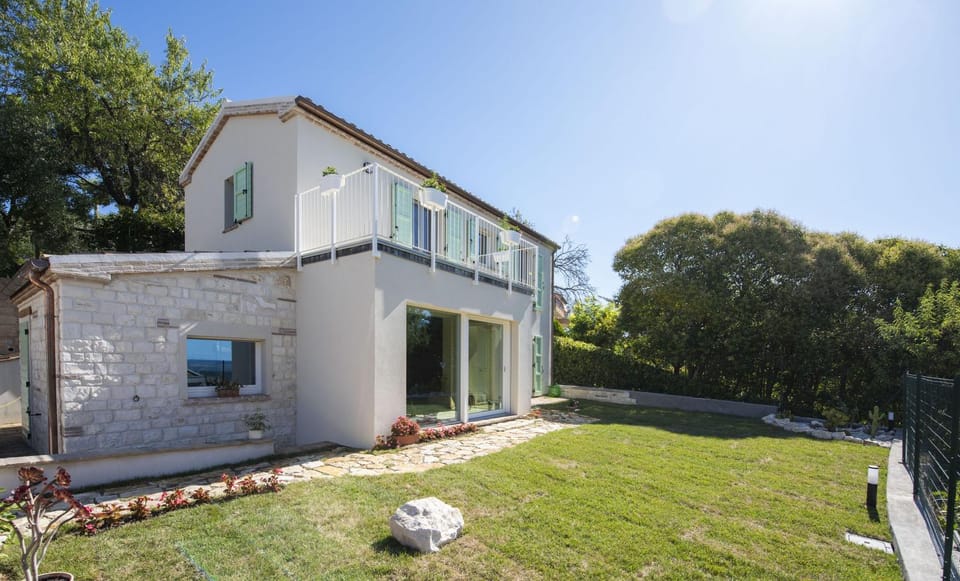 Property building, Garden view