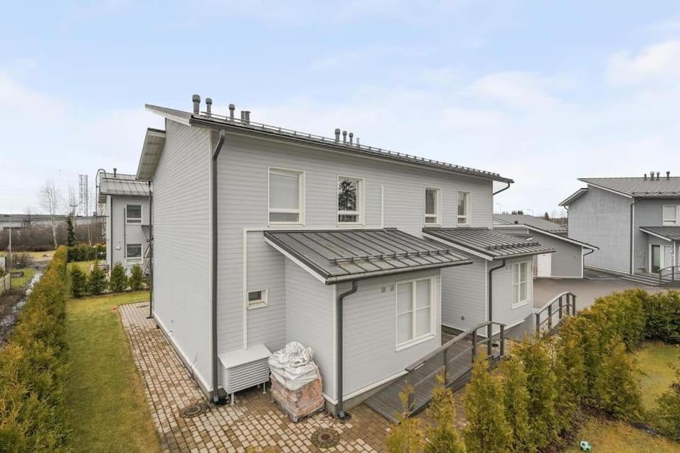 Kotimaailma - Upea kolmen makuuhuoneen paritalo Suutarilassa Apartment in Helsinki