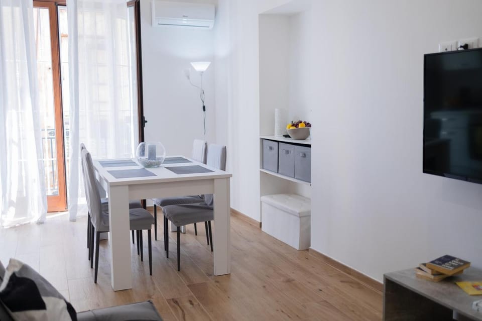 TV and multimedia, Dining area
