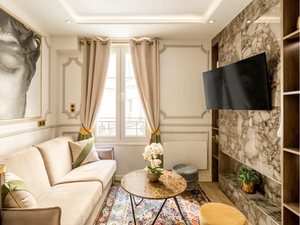 TV and multimedia, Living room, Seating area