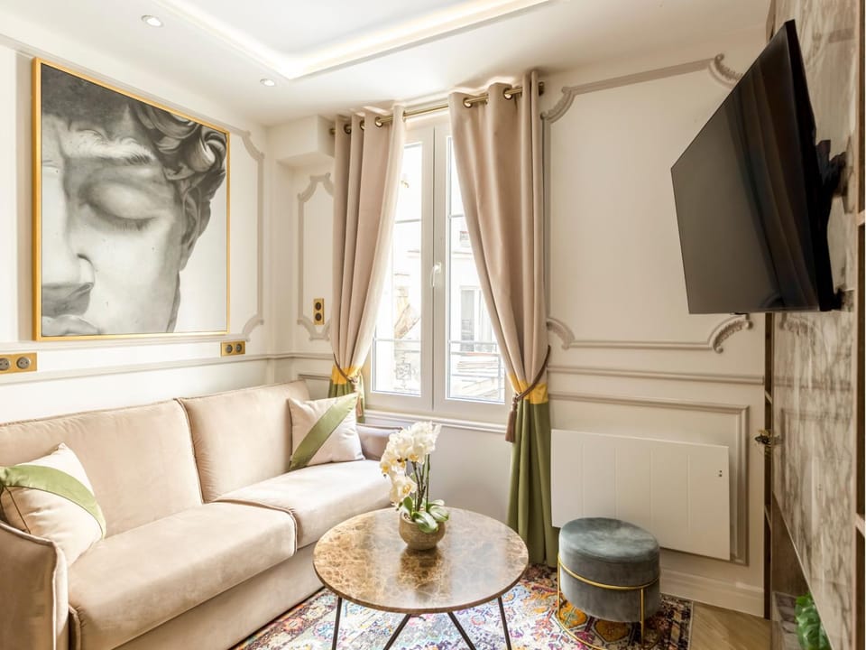 Communal lounge/ TV room, TV and multimedia, Living room, Seating area