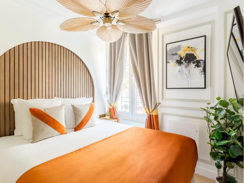 Bed, Photo of the whole room, Bedroom