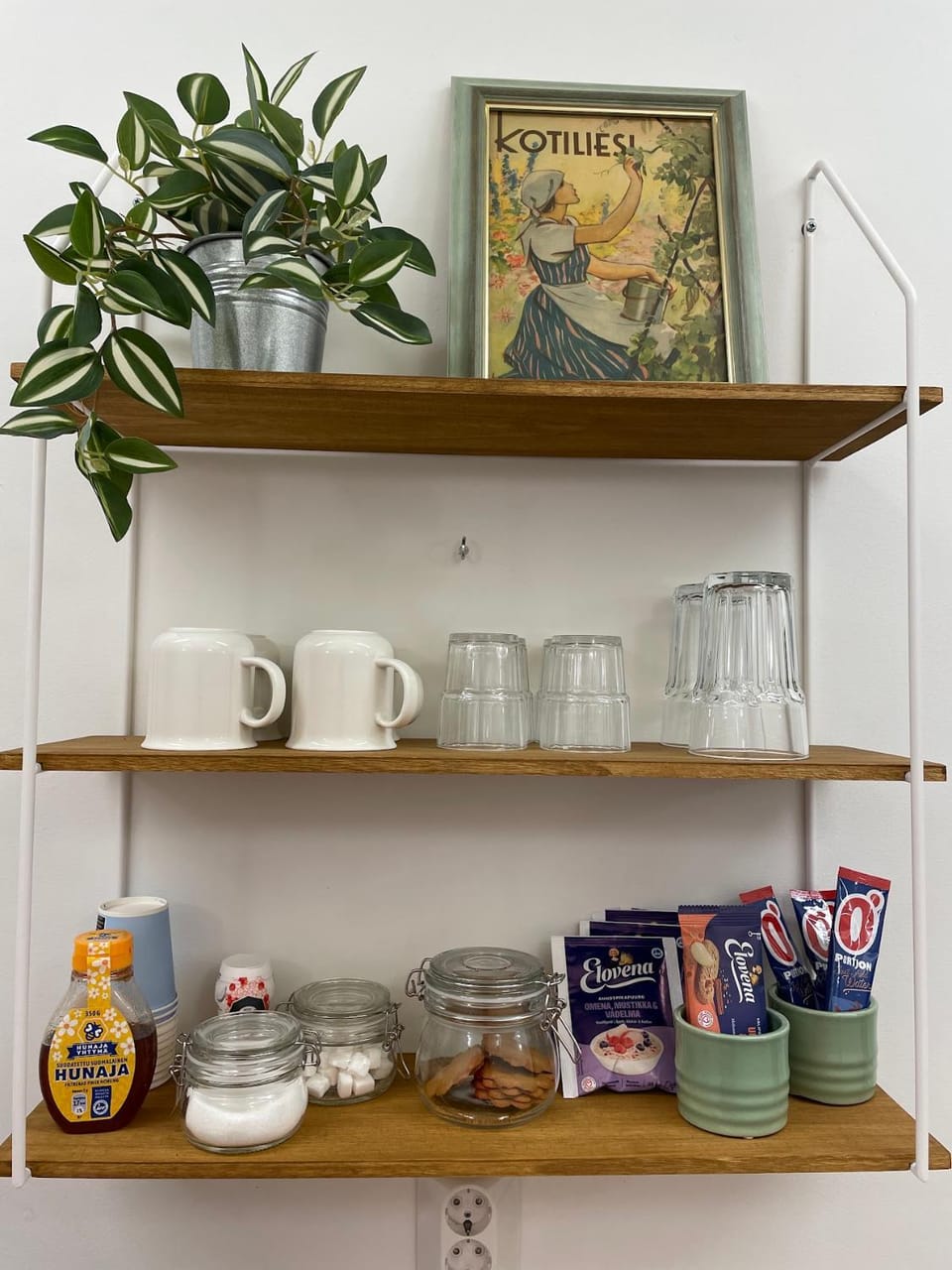 Kitchen or kitchenette, Food and drinks