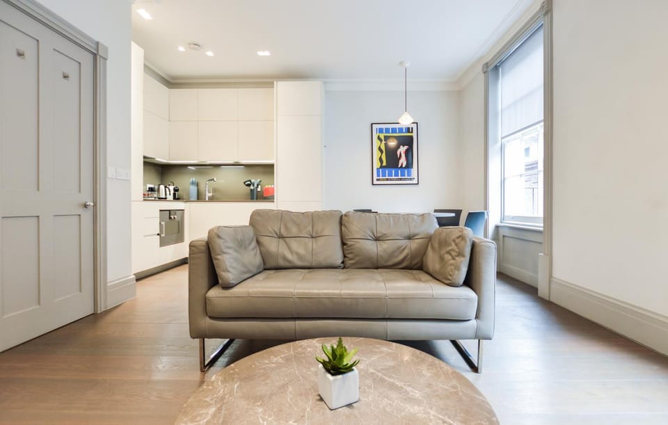 Kitchen or kitchenette, Seating area