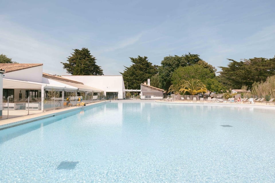 Day, Pool view, Swimming pool, sunbed
