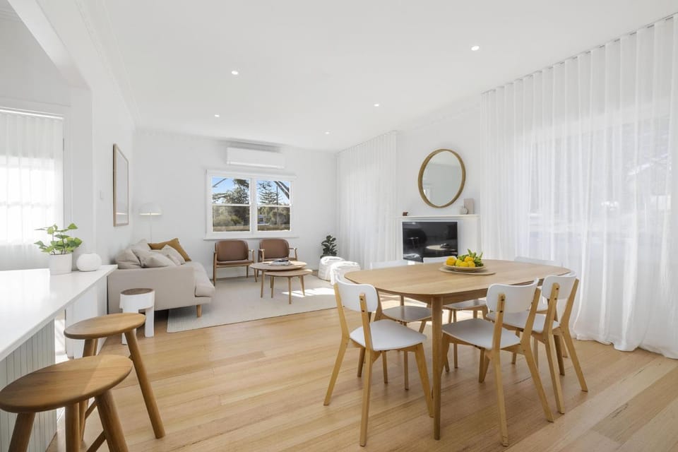 The Village Belle - Stay In The Heart of Sorrento House in Melbourne Road