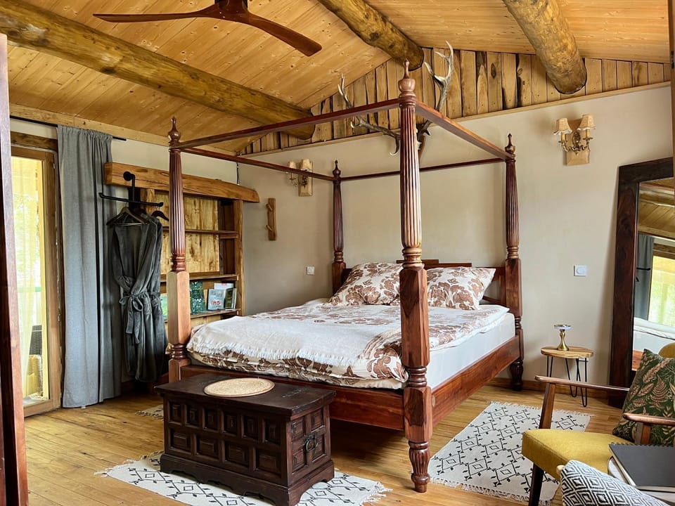 Photo of the whole room, Bedroom