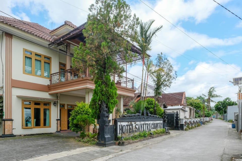 Facade/entrance