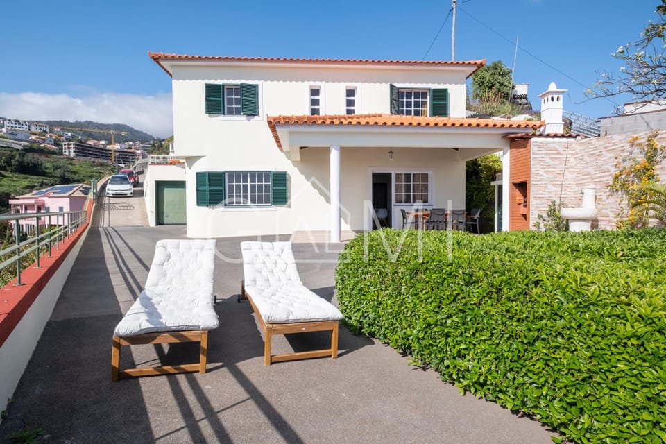 Casa Vista Mar by GALMI House in Madeira District
