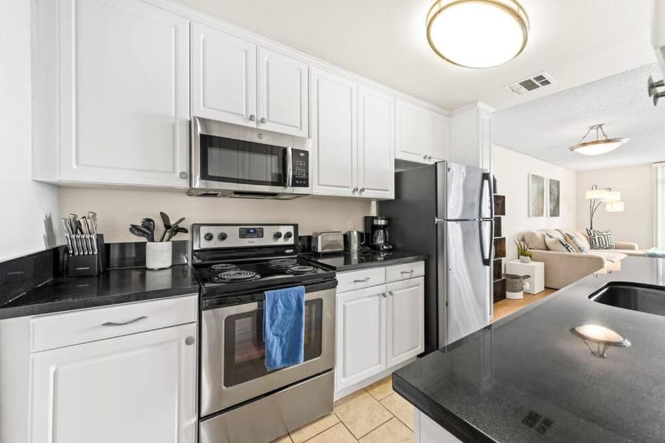 Coffee/tea facilities, Kitchen or kitchenette, Dining area, dishwasher, minibar, oven, pet friendly, stove, toaster, washing machine, dryer