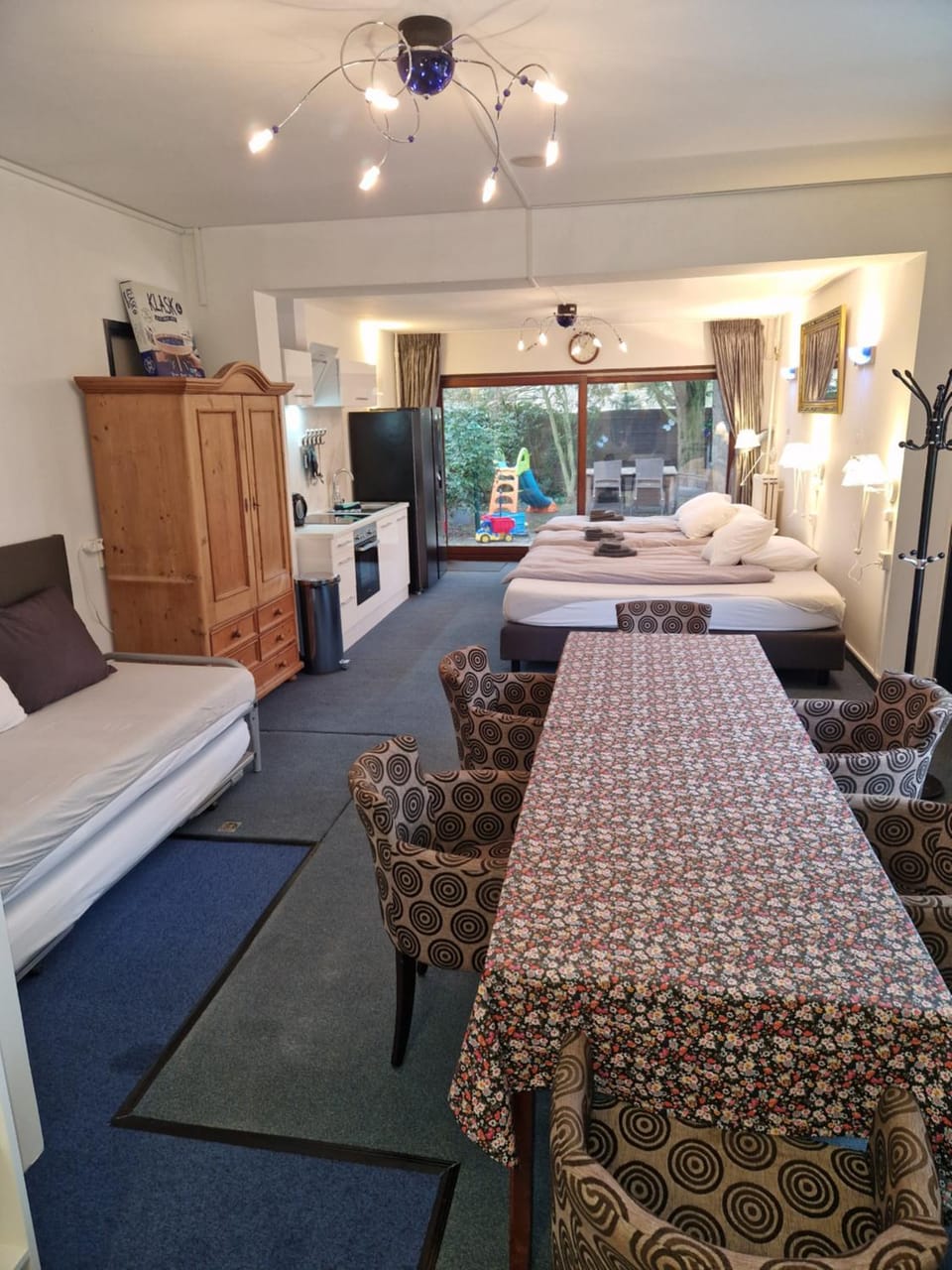 Bed, Children play ground, Garden, Garden, TV and multimedia, View (from property/room), Kitchen or kitchenette, Living room, Photo of the whole room, Seating area, Dining area, Evening entertainment, Bedroom, Meeting/conference room, Garden view, Garden view, Family, Family, Inner courtyard view, internet, minibar, oven, wardrobe, kitchen