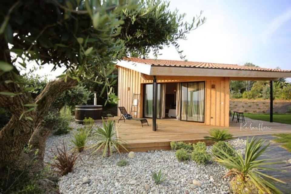 Property building, Spring, Day, Garden, Garden view