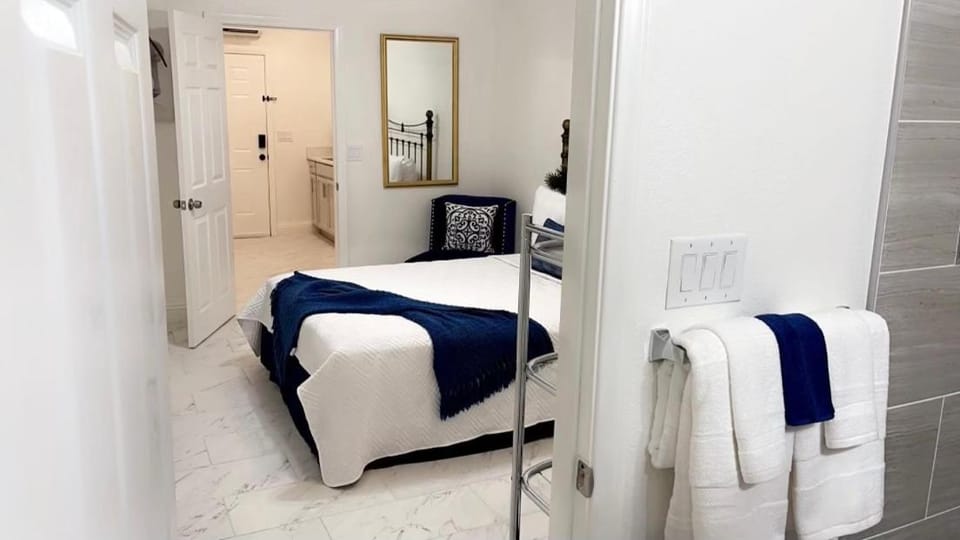 Guest House , 5 min away from LAS Airport. Apartment in Paradise