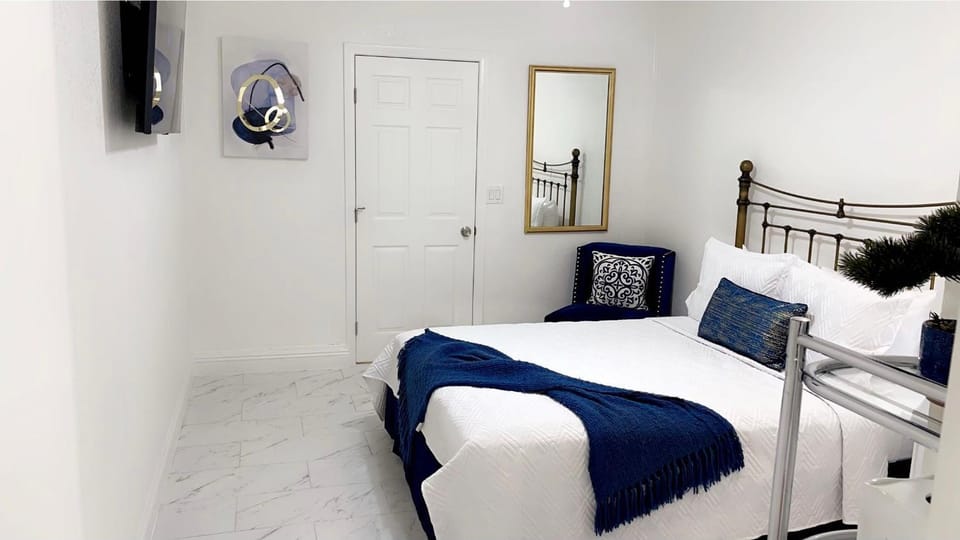 Guest House , 5 min away from LAS Airport. Apartment in Paradise