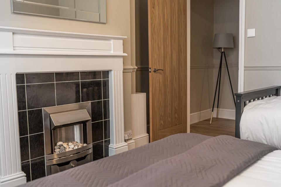 Bedroom, flat iron, internet