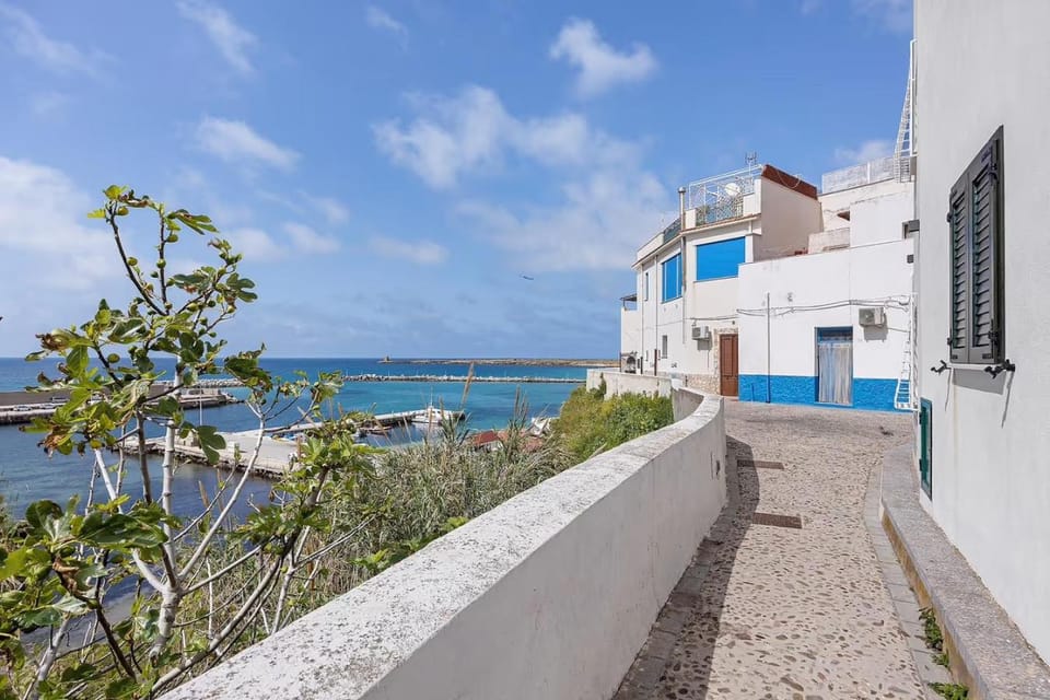 Madre Terra Airport Apartment & Rooms Bed and Breakfast in Terrasini