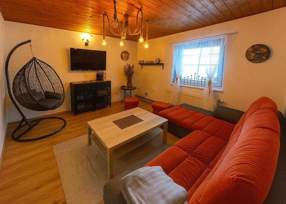 Communal lounge/ TV room, Communal lounge/ TV room, TV and multimedia, Living room