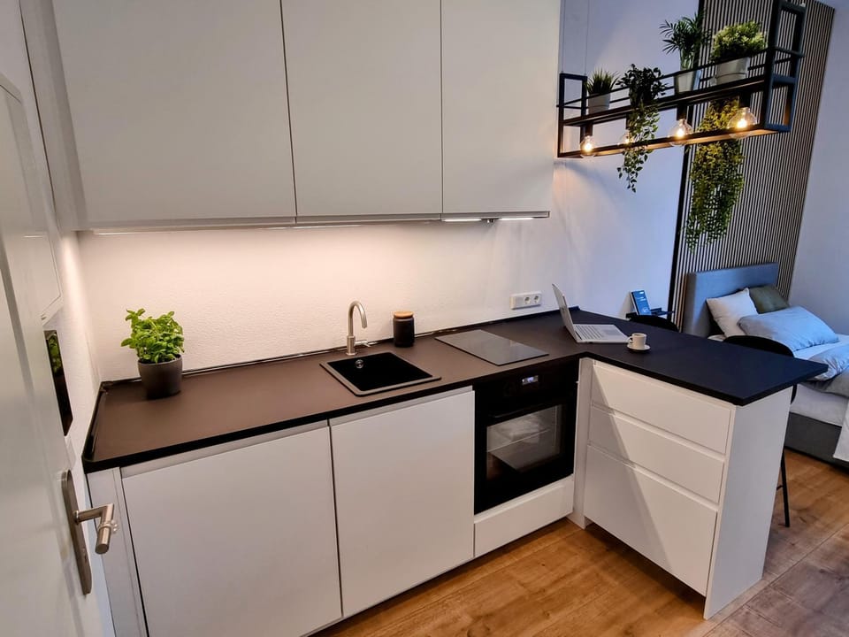 Kitchen or kitchenette, pet friendly, stove