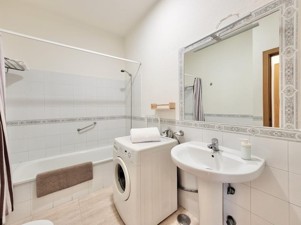 Bathroom, Bath, washing machine