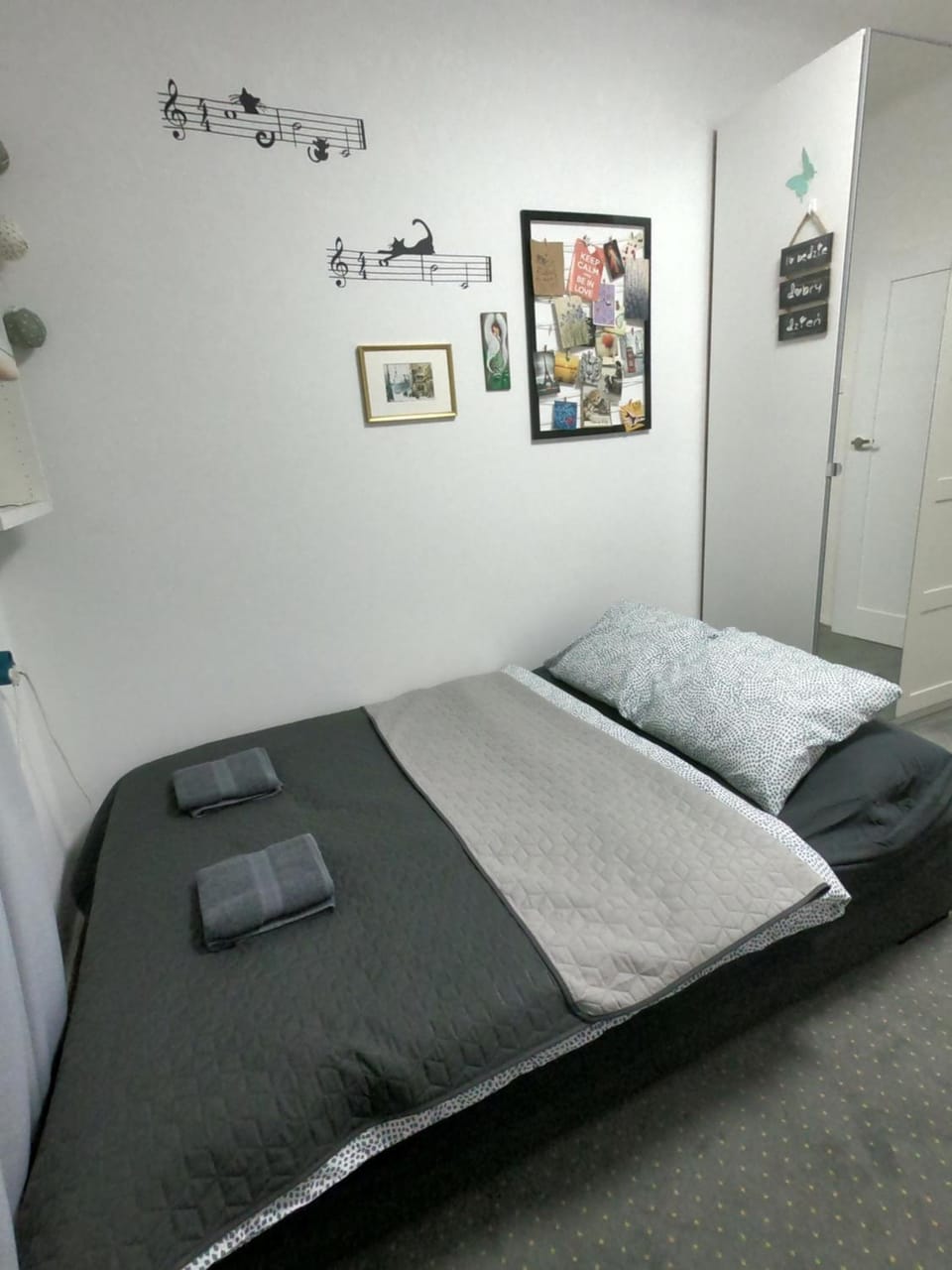 Bed, Photo of the whole room